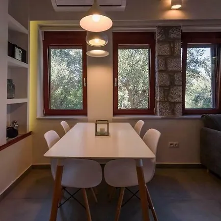 Thelgi 別荘 カラマタ